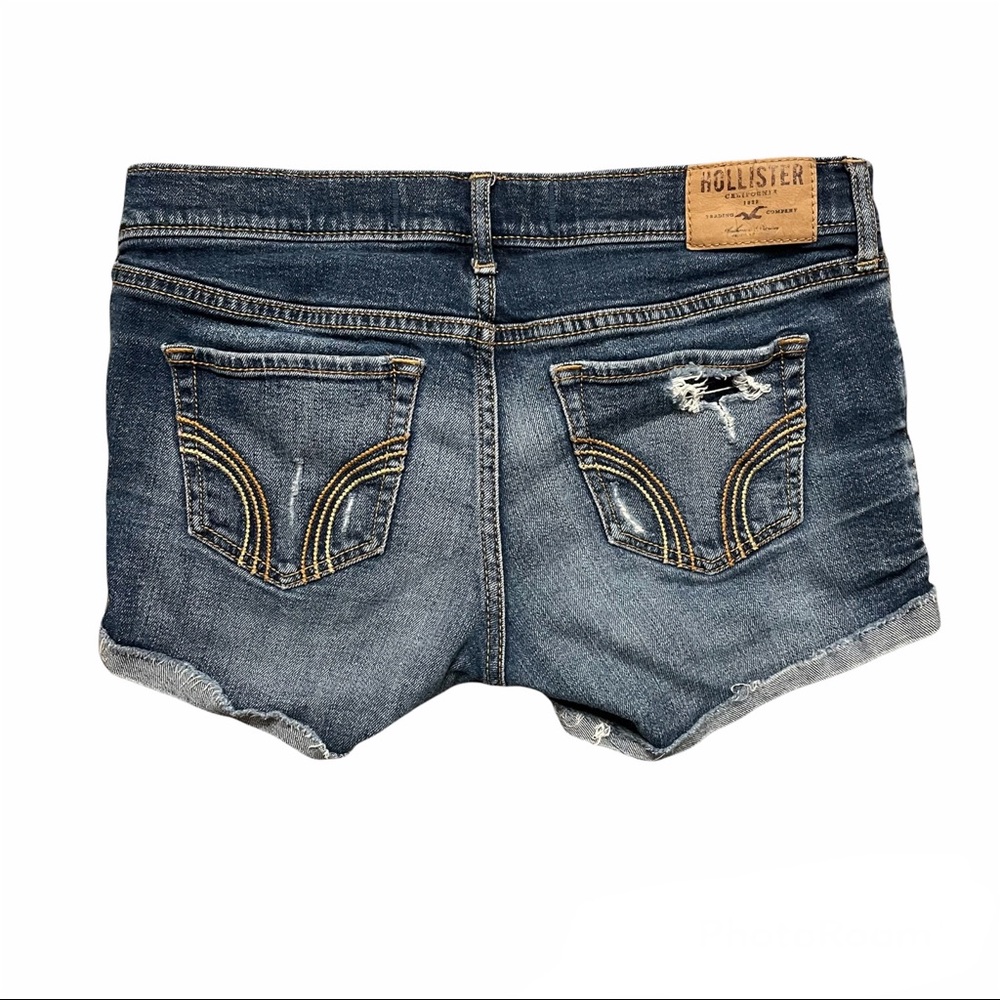 Hollister distressed denim shorts in size 1 - Picture 2 of 11
